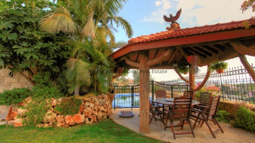 6 bedrooms Villa in Limassol, Cyprus No. 9359