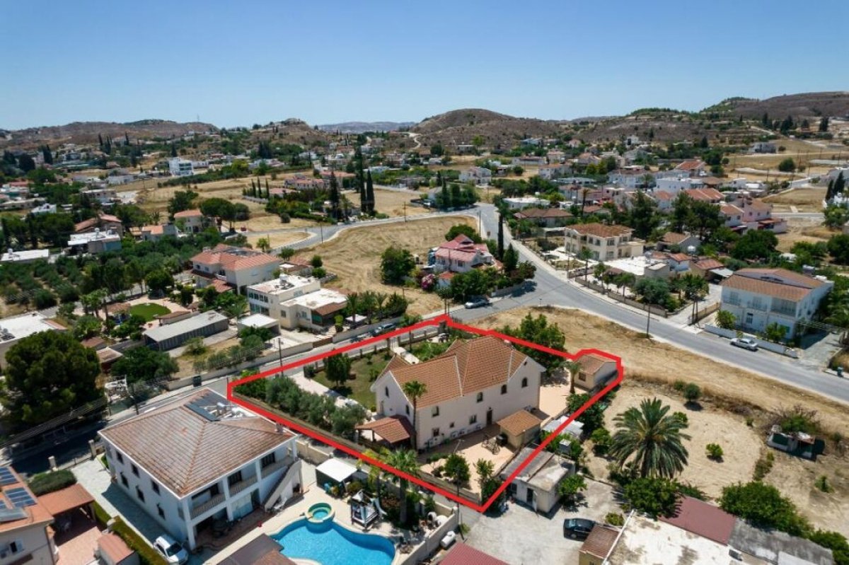 330m2 Villa in Nicosia, Cyprus No. 37955