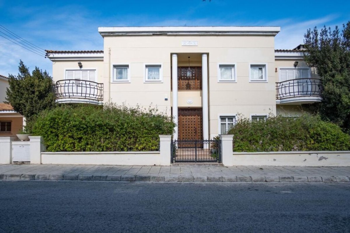 375m2 Villa in Nicosia, Cyprus No. 37957