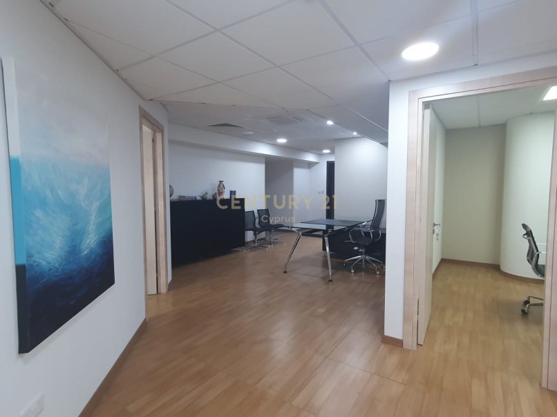 330m2 Bureau à Agios Athanasios, Limassol, Chypre No. 55481
