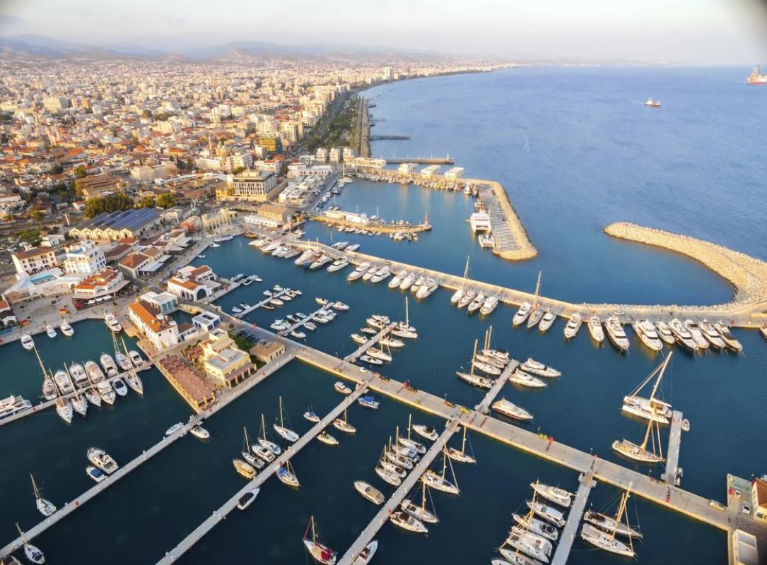 200m2 Commercial property in Limassol, Cyprus No. 38270