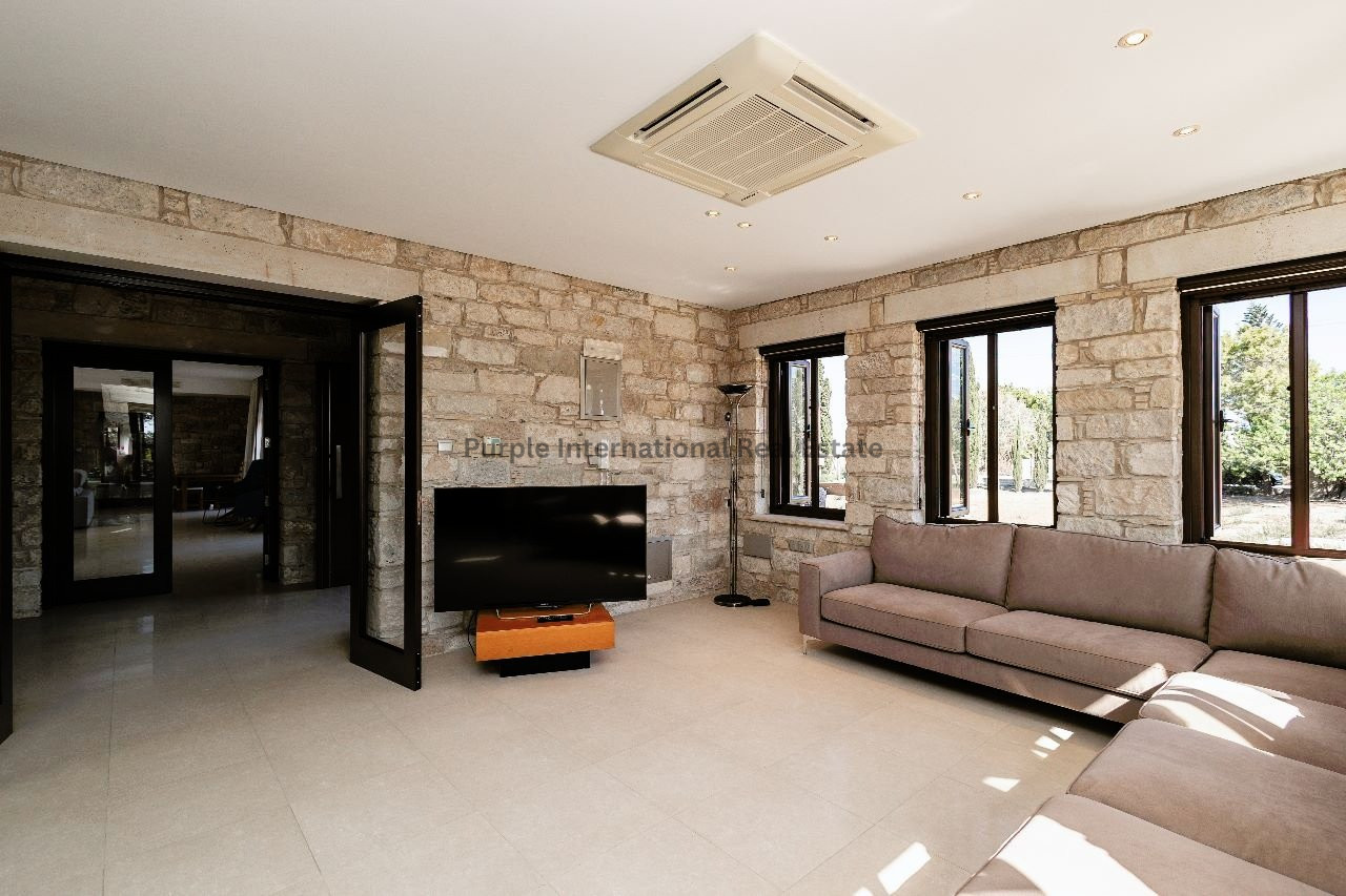 6 chambres Villa à Pervolia, Larnaka, Chypre No. 35055
