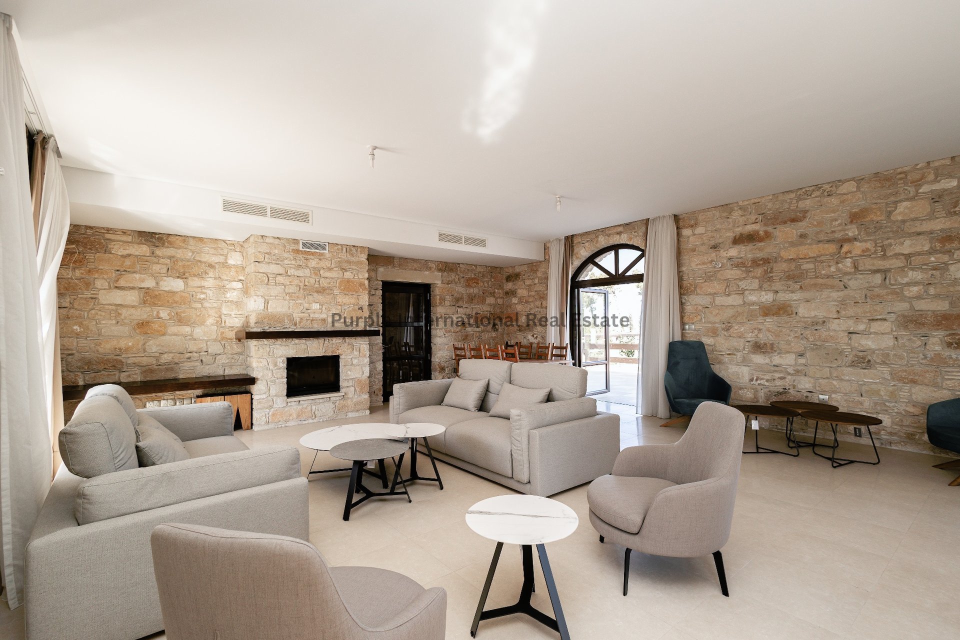 6 chambres Villa à Pervolia, Larnaka, Chypre No. 35055
