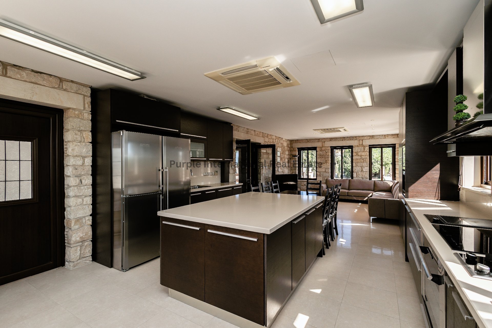 6 chambres Villa à Pervolia, Larnaka, Chypre No. 35055