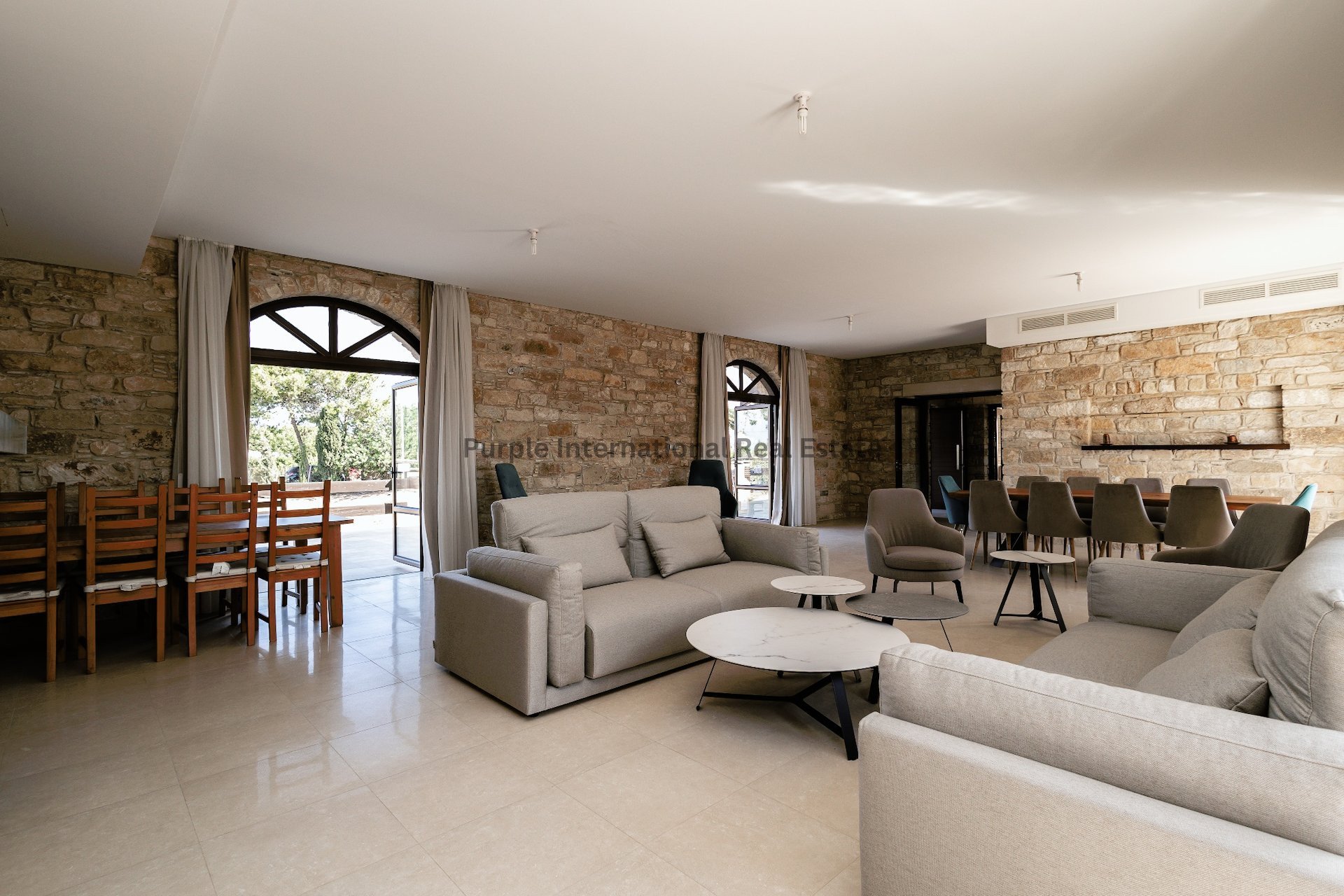 6 chambres Villa à Pervolia, Larnaka, Chypre No. 35055