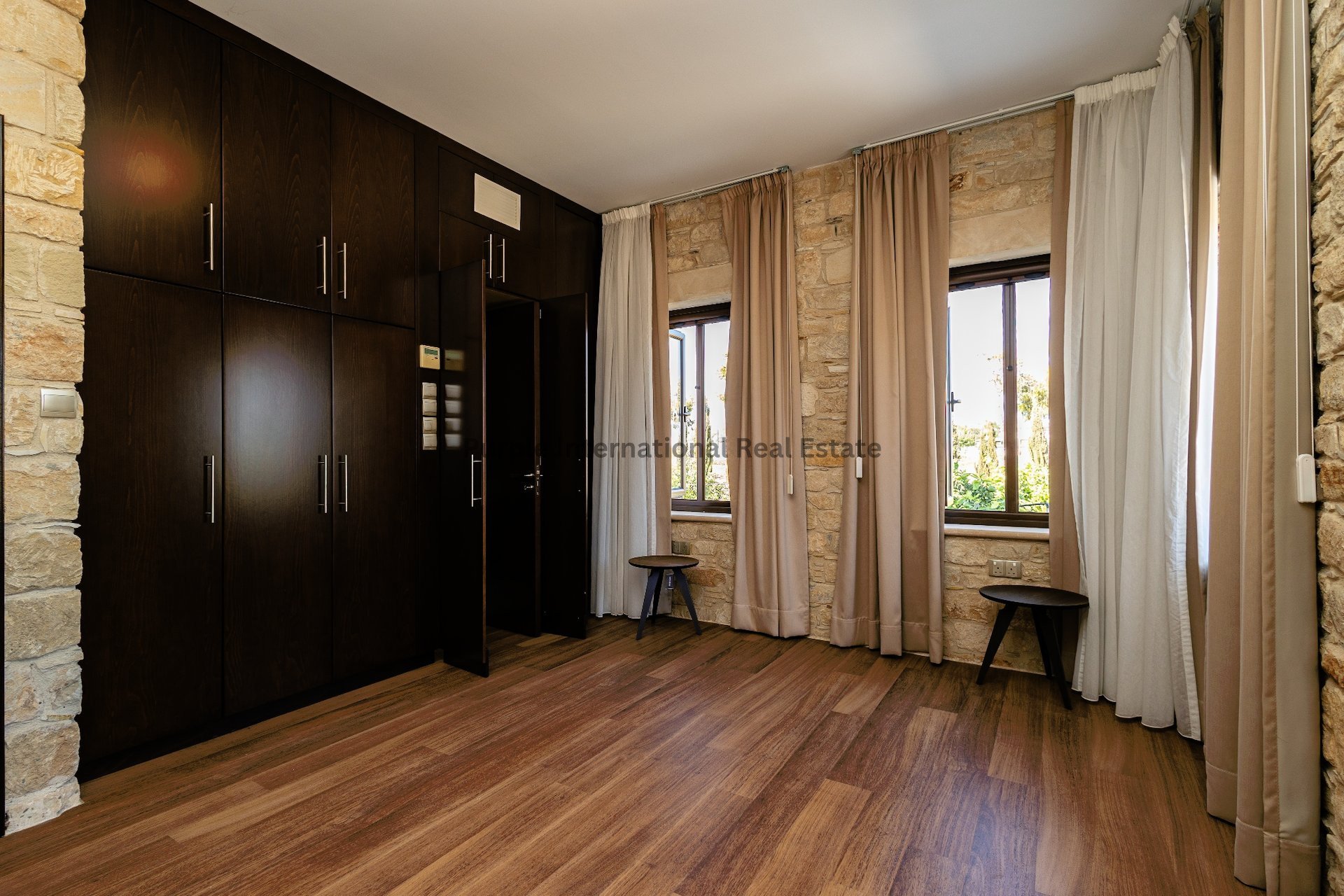 6 chambres Villa à Pervolia, Larnaka, Chypre No. 35055