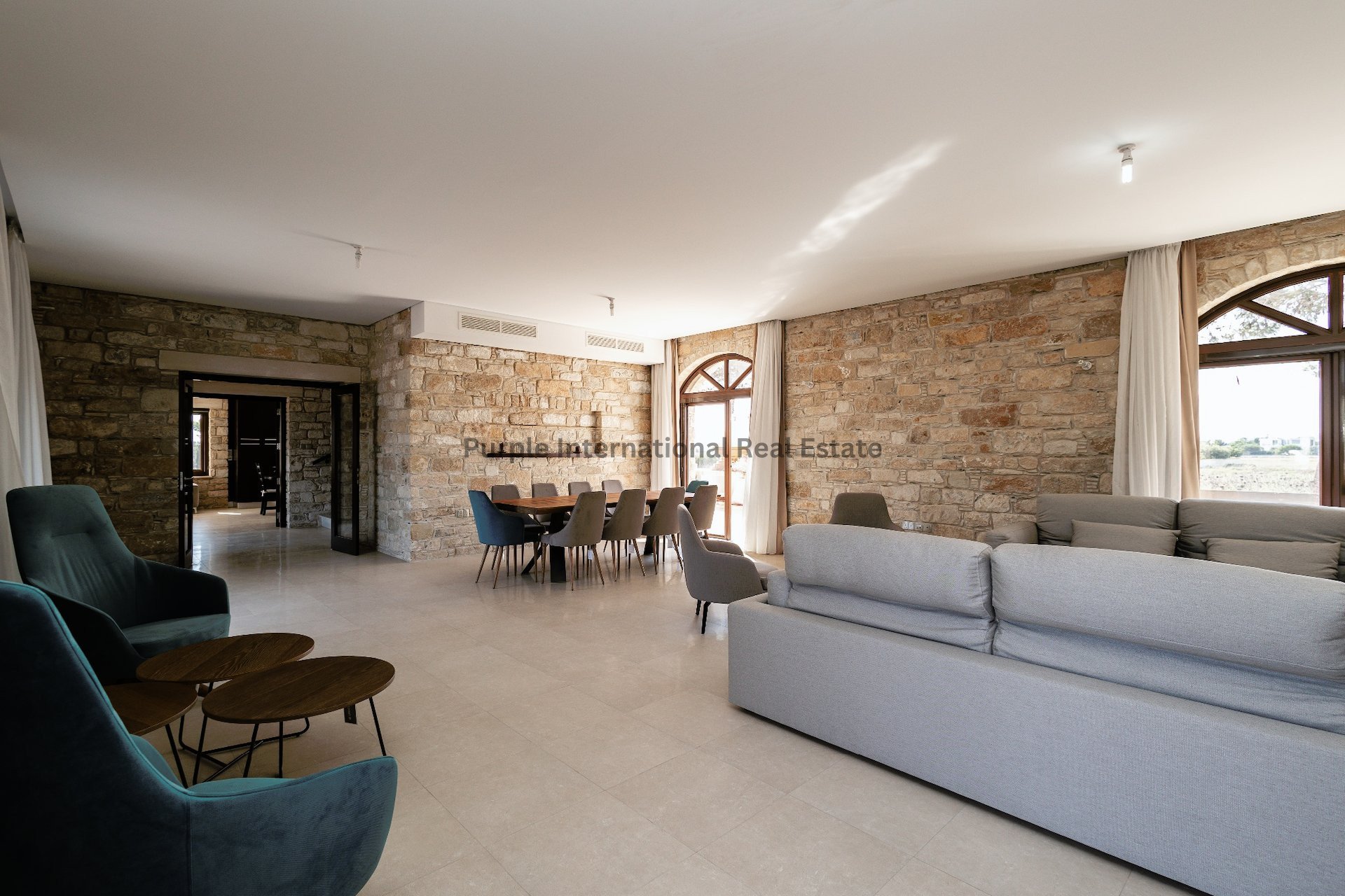 6 chambres Villa à Pervolia, Larnaka, Chypre No. 35055