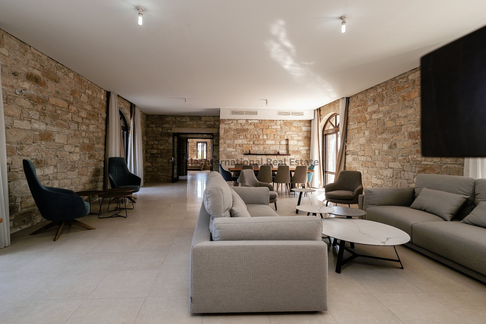 6 chambres Villa à Pervolia, Larnaka, Chypre No. 35055