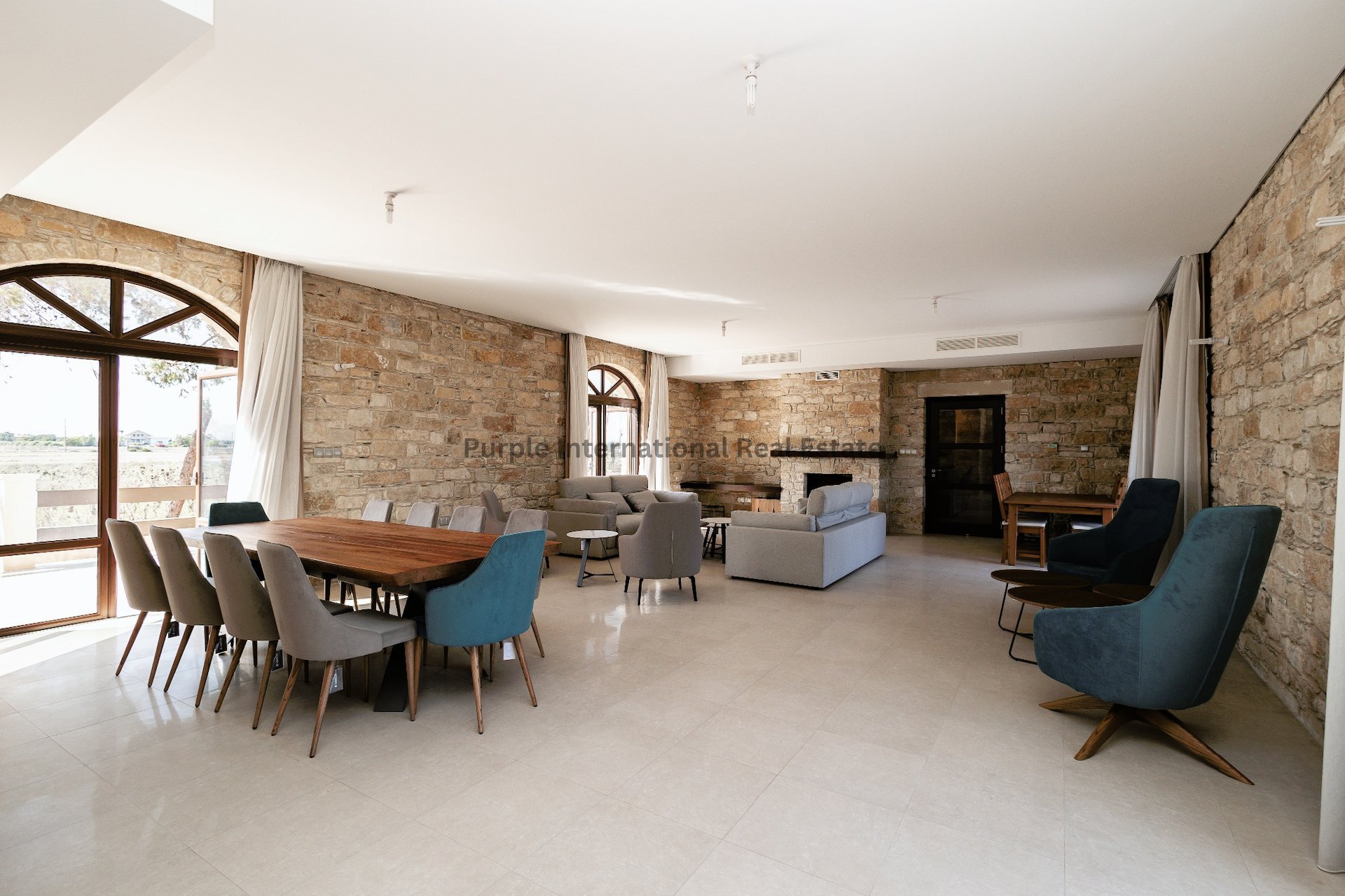 6 chambres Villa à Pervolia, Larnaka, Chypre No. 35055