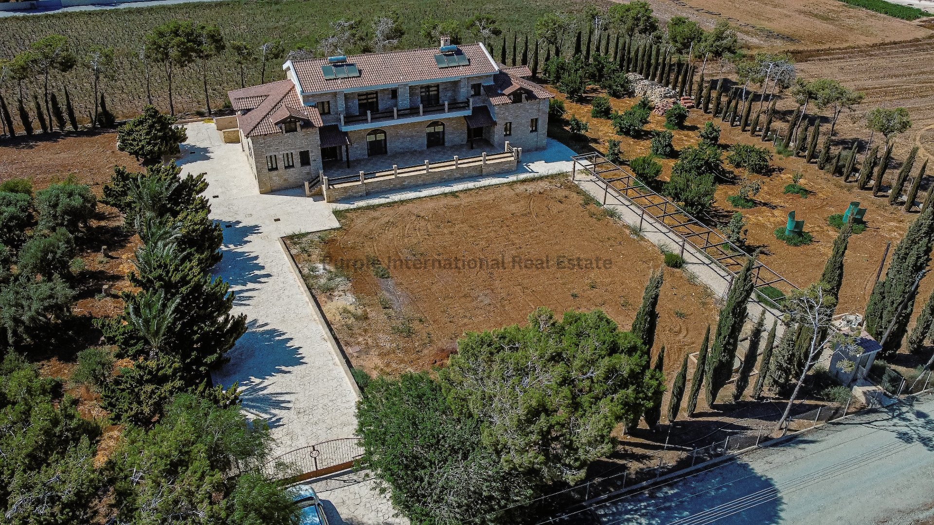 6 chambres Villa à Pervolia, Larnaka, Chypre No. 35055