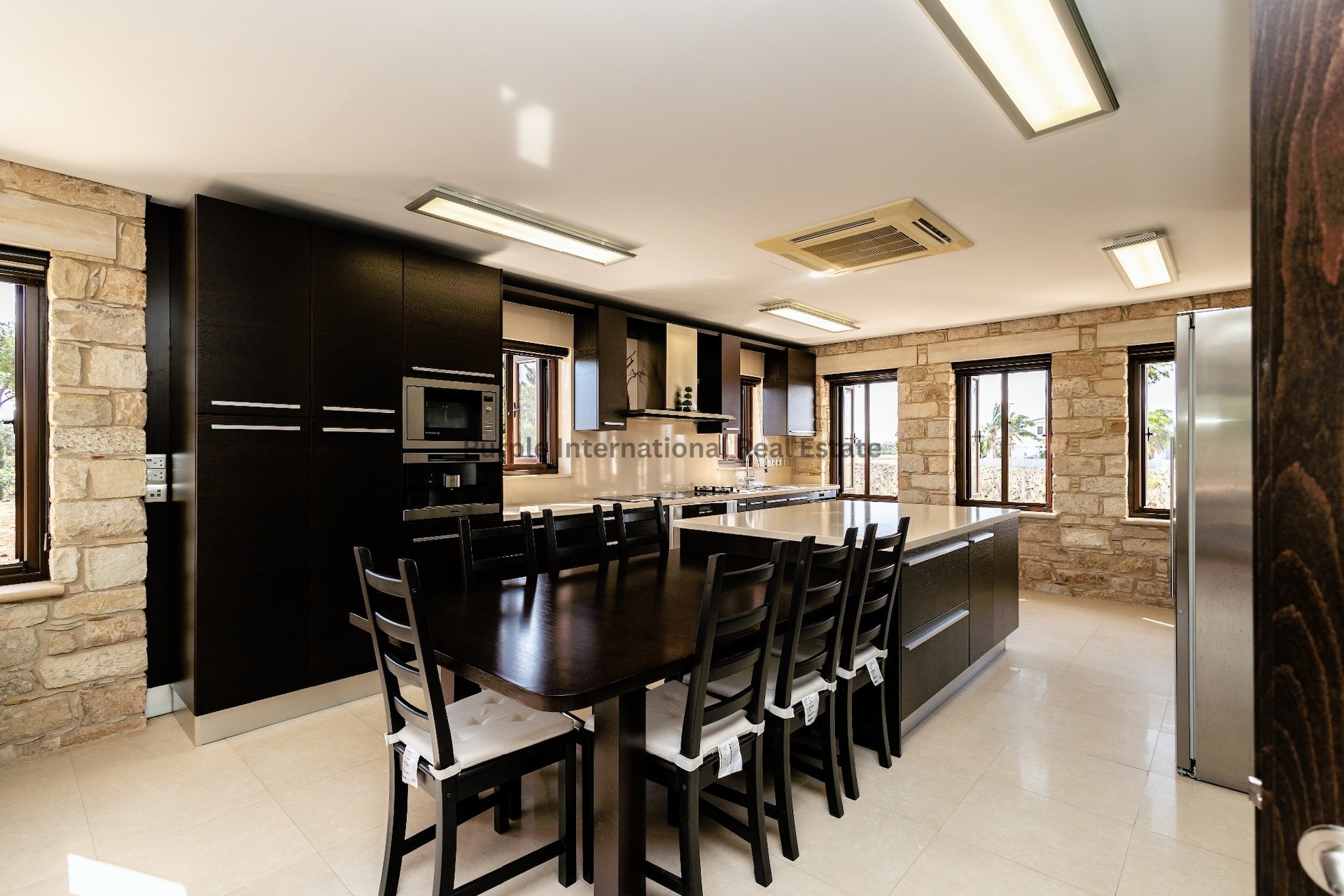 6 chambres Villa à Pervolia, Larnaka, Chypre No. 35055