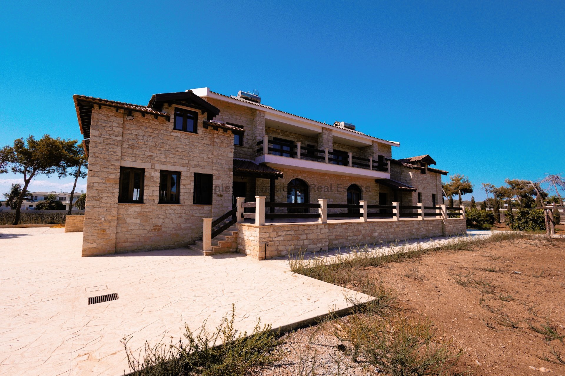 6 chambres Villa à Pervolia, Larnaka, Chypre No. 35055