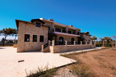 6 bedrooms Villa in Pervolia, Larnaka, Cyprus No. 35055