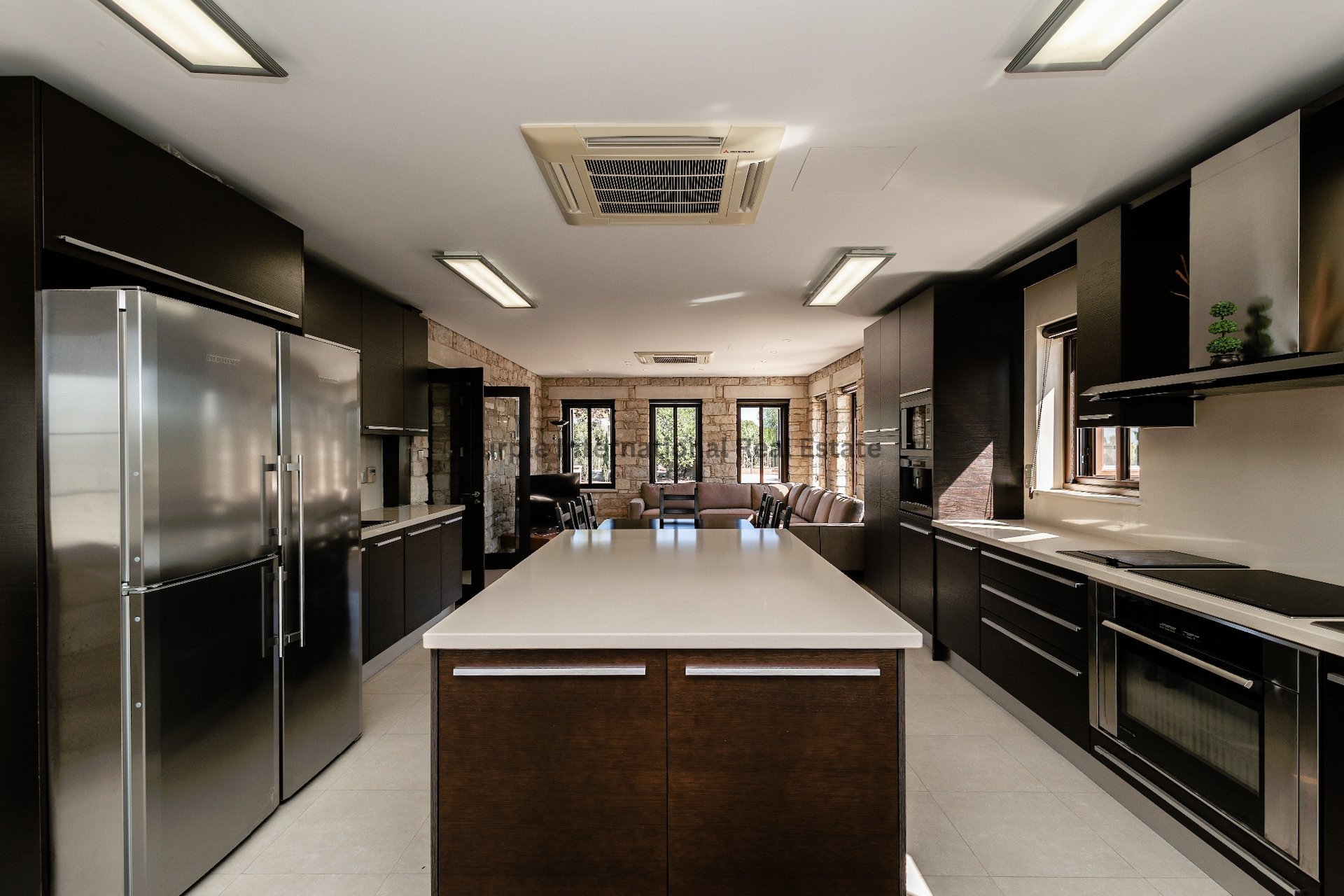 6 chambres Villa à Pervolia, Larnaka, Chypre No. 35055