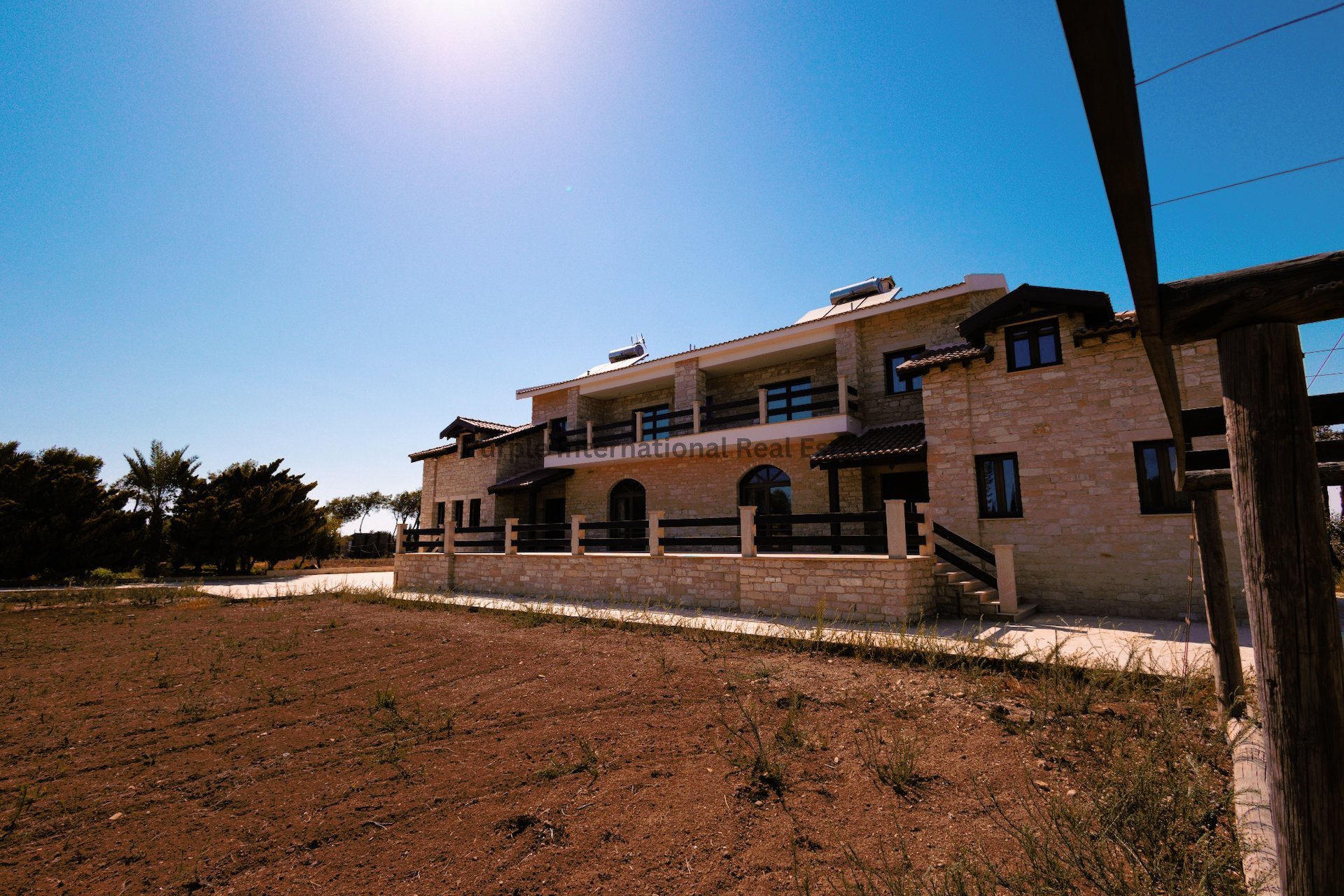 6 chambres Villa à Pervolia, Larnaka, Chypre No. 35055