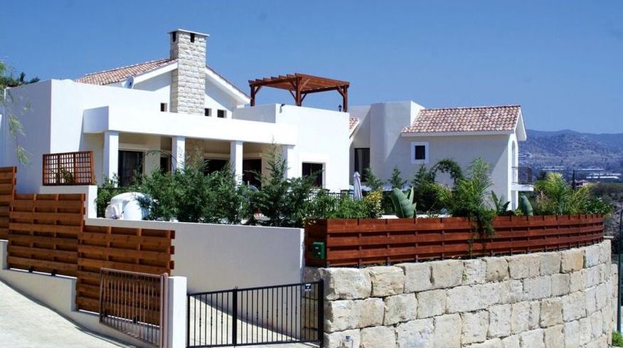 3 bedrooms Bungalow in Monagroulli, Limassol, Cyprus No. 46162