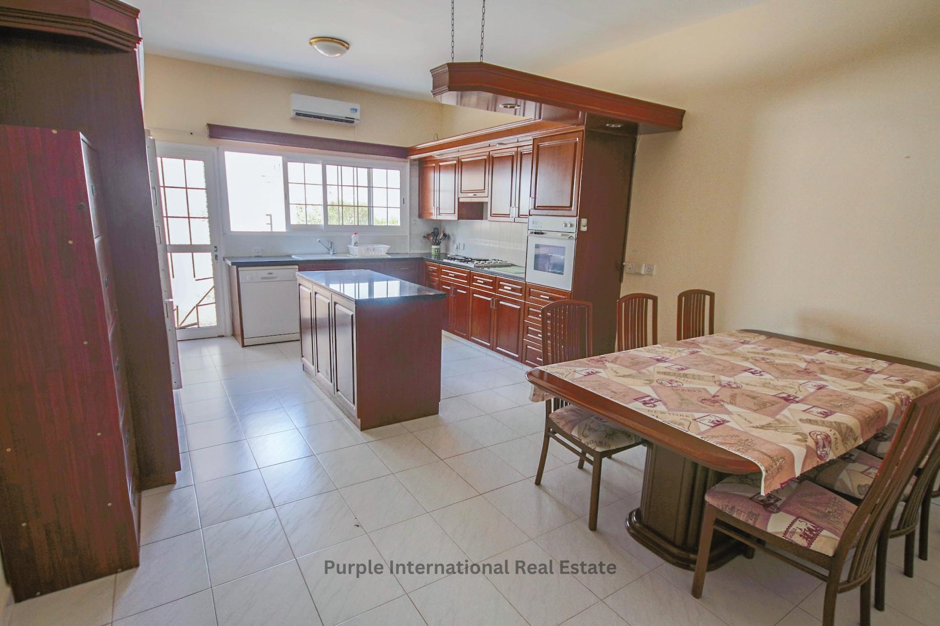 5 chambres Villa à Deryneia, Ammochostos, Chypre No. 36148