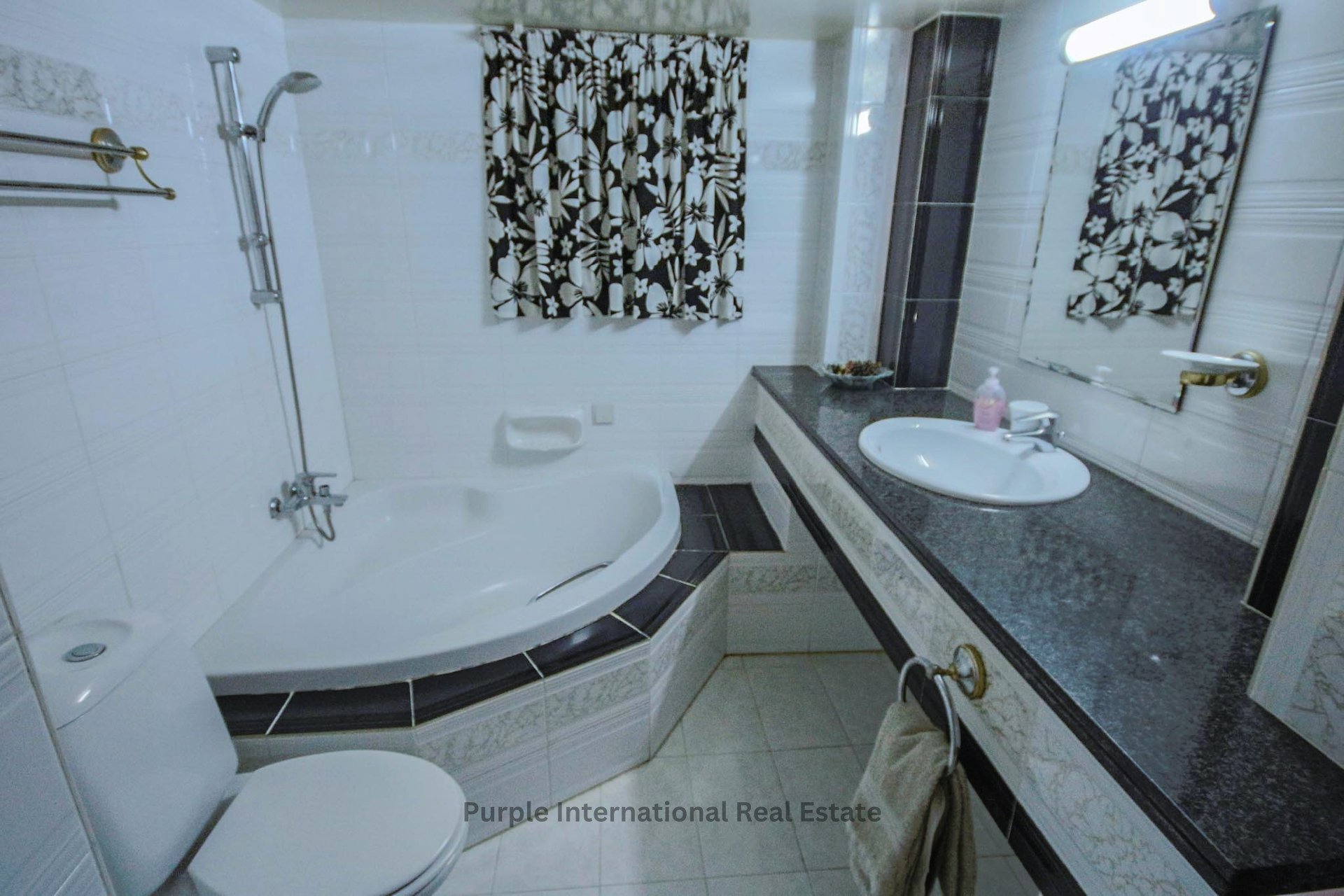5 chambres Villa à Deryneia, Ammochostos, Chypre No. 36148