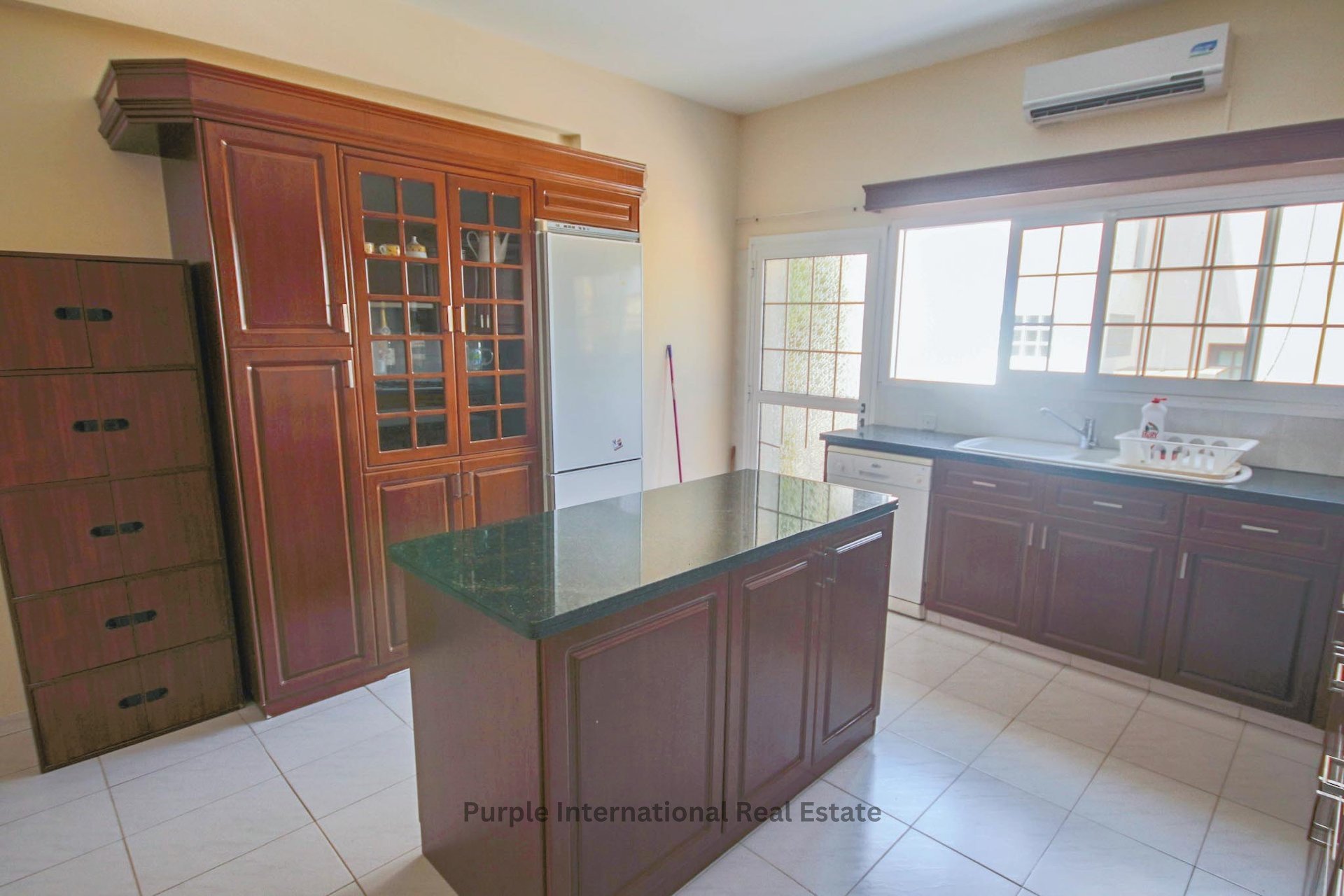 5 chambres Villa à Deryneia, Ammochostos, Chypre No. 36148