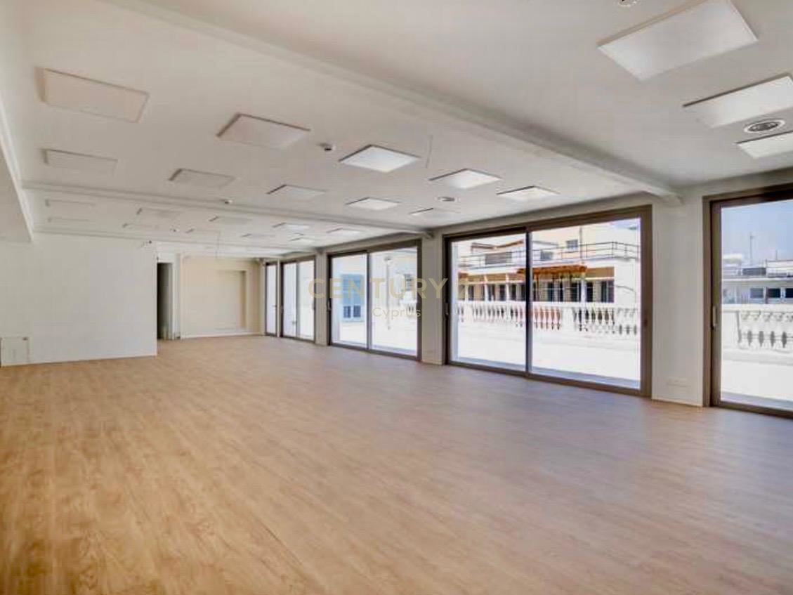 366m2 Bureau à Limassol, Chypre No. 55023