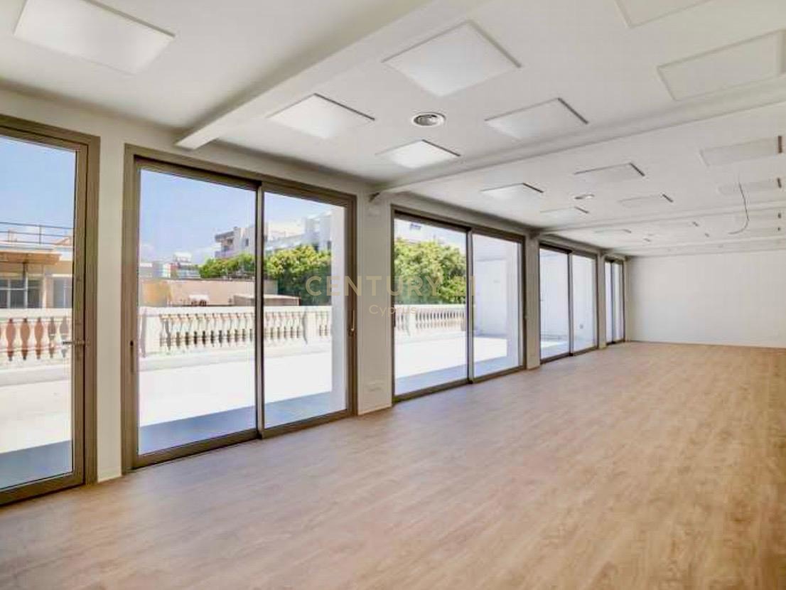 366m2 Bureau à Limassol, Chypre No. 55023