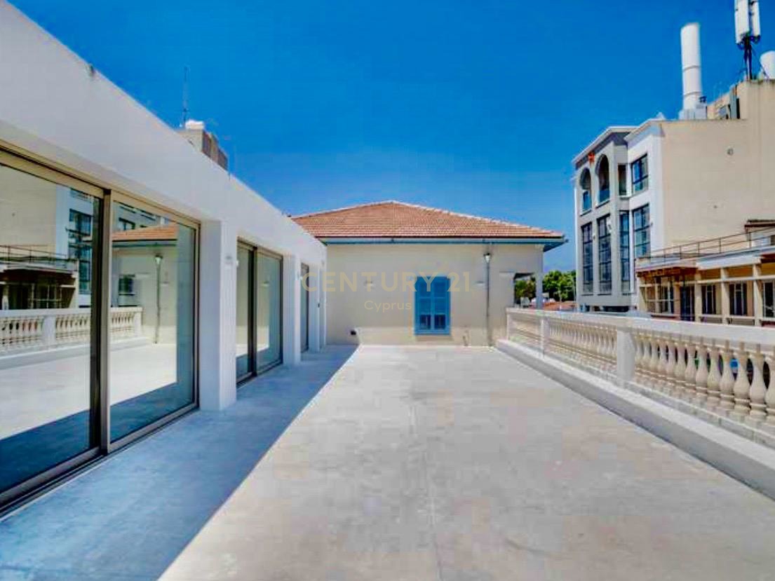 366m2 Bureau à Limassol, Chypre No. 55023