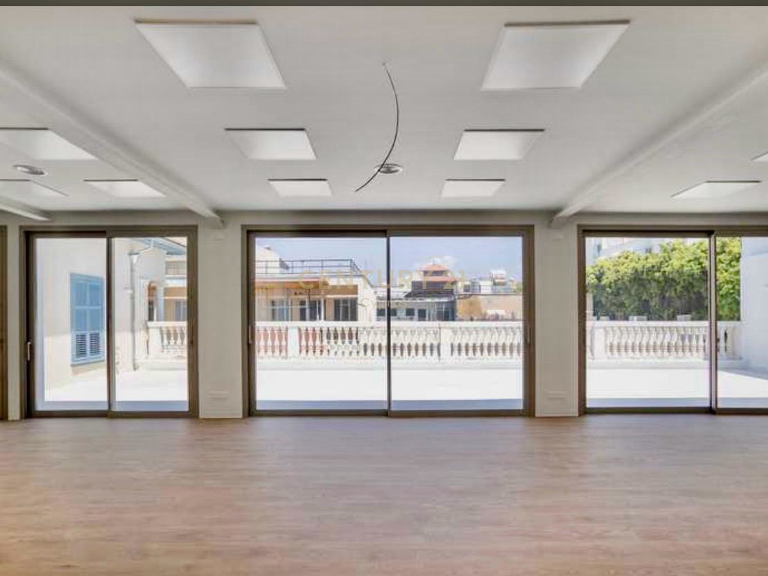 366m2 Bureau à Limassol, Chypre No. 55023