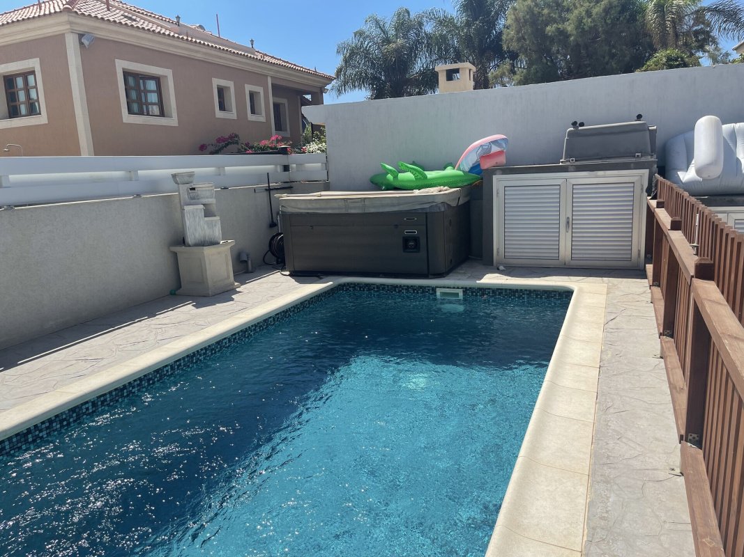 4 rooms Apartment in Limassol, Cyprus No. 38954