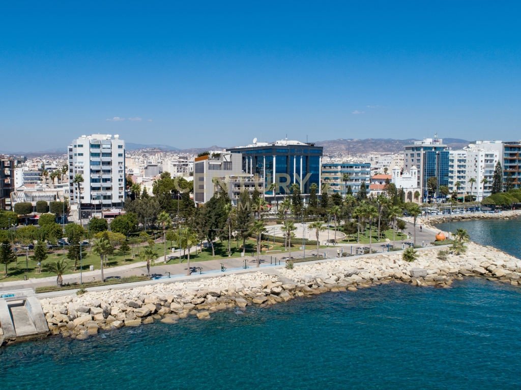 829m2 Bureau à Limassol, Chypre No. 56103