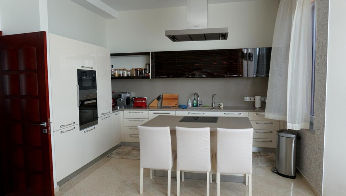5 bedrooms Villa in Limassol, Cyprus No. 38700