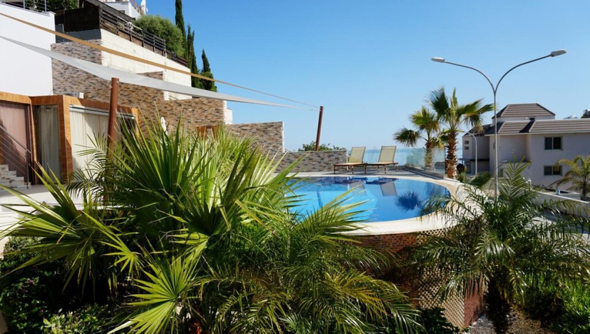 5 bedrooms Villa in Limassol, Cyprus No. 38700