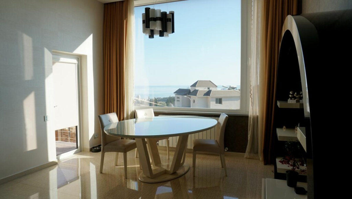 5 bedrooms Villa in Limassol, Cyprus No. 38700
