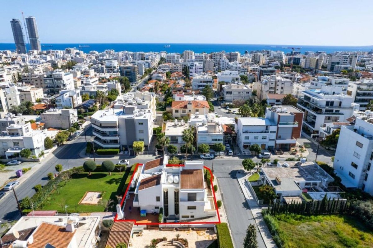 370m2 Villa in Nicosia, Cyprus No. 37915