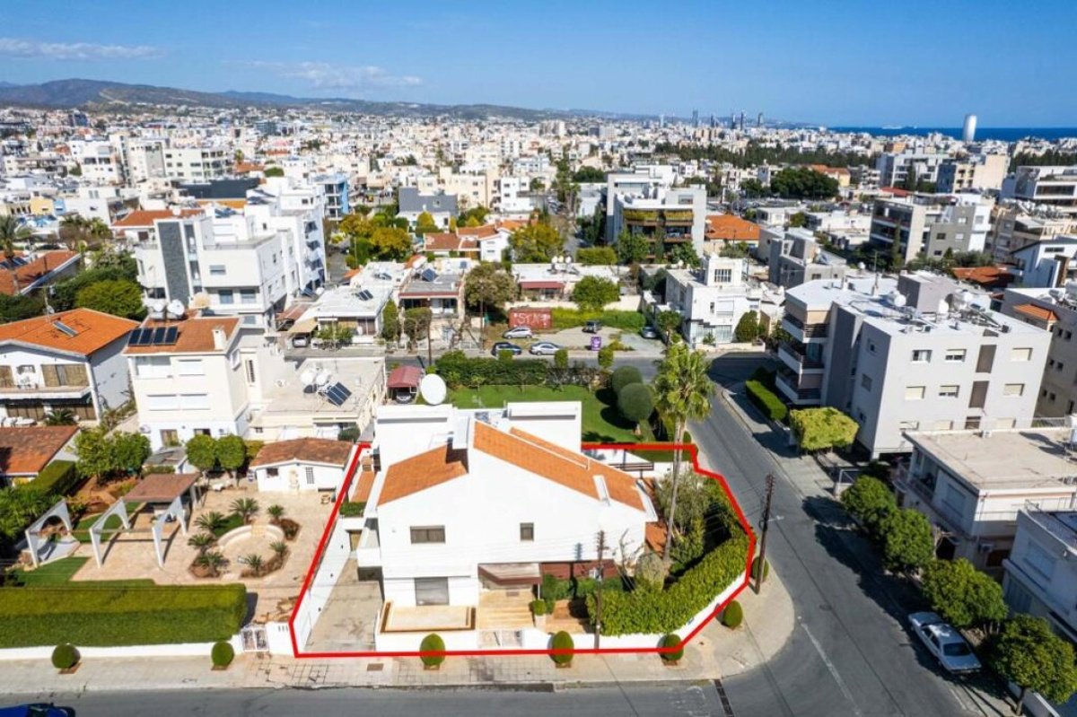 370m2 Villa in Nicosia, Cyprus No. 37915
