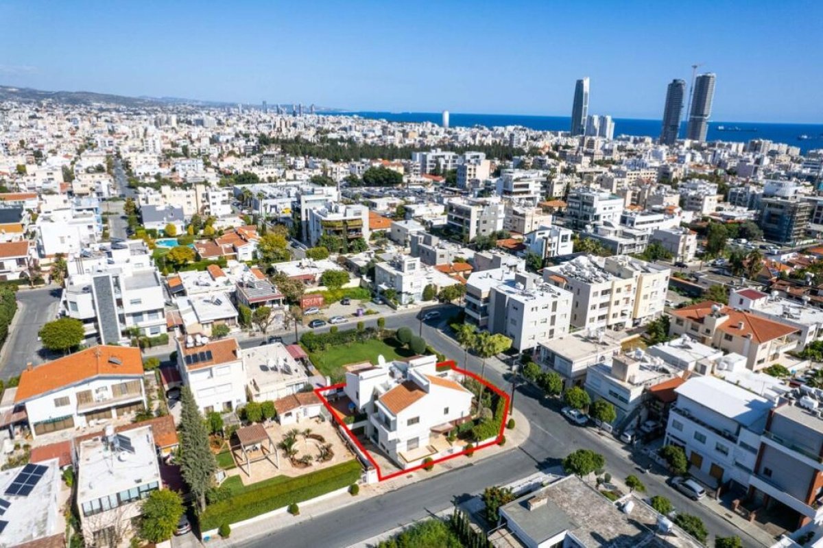 370m2 Villa in Nicosia, Cyprus No. 37915