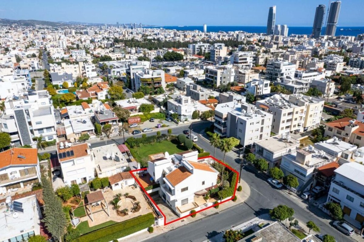 370m2 Villa in Nicosia, Cyprus No. 37915