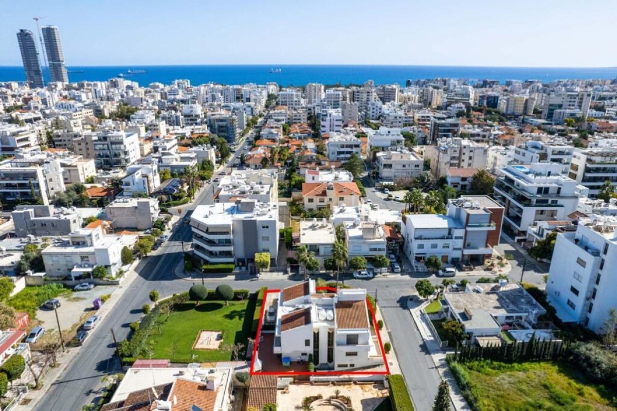 370m2 Villa in Nicosia, Cyprus No. 37915