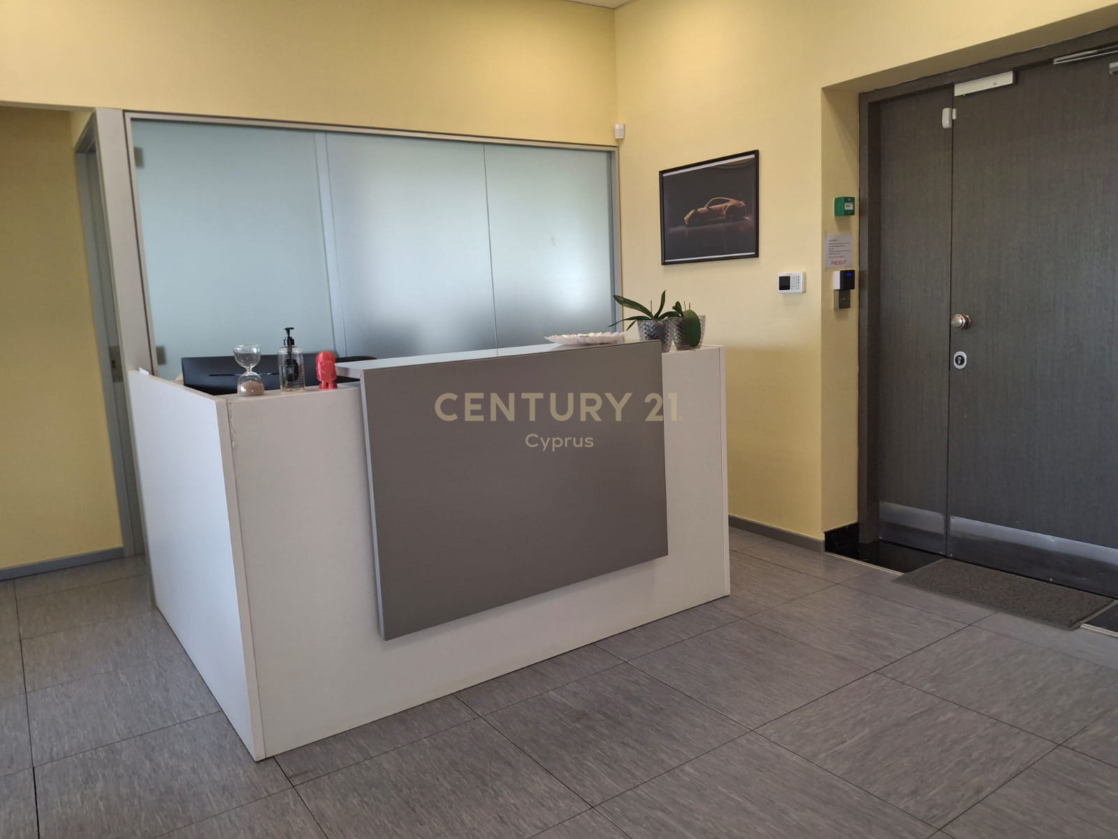 320m2 Oficina en Mesa Geitonia, Limassol, Chipre No. 54121