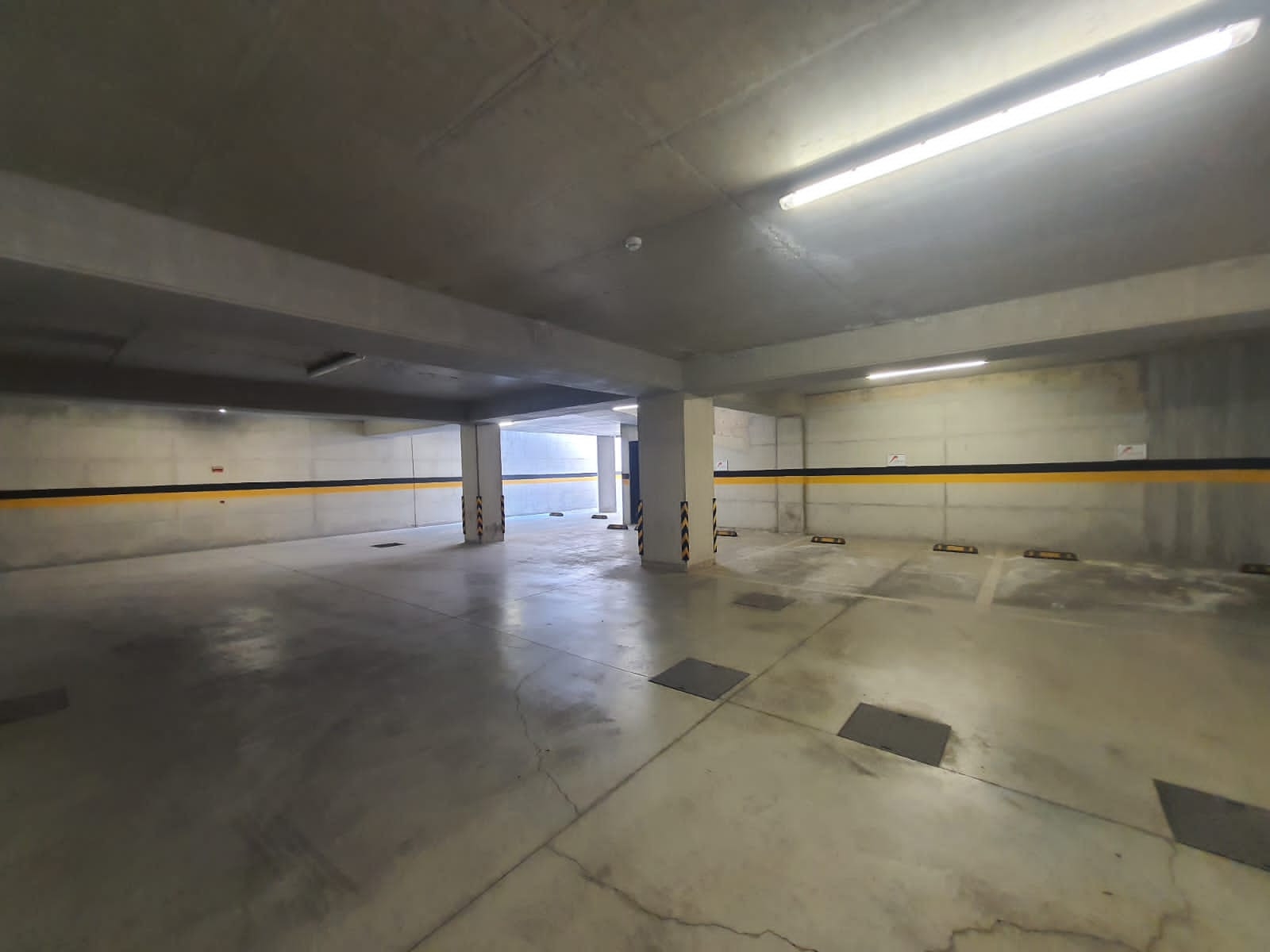 320m2 Oficina en Mesa Geitonia, Limassol, Chipre No. 54121