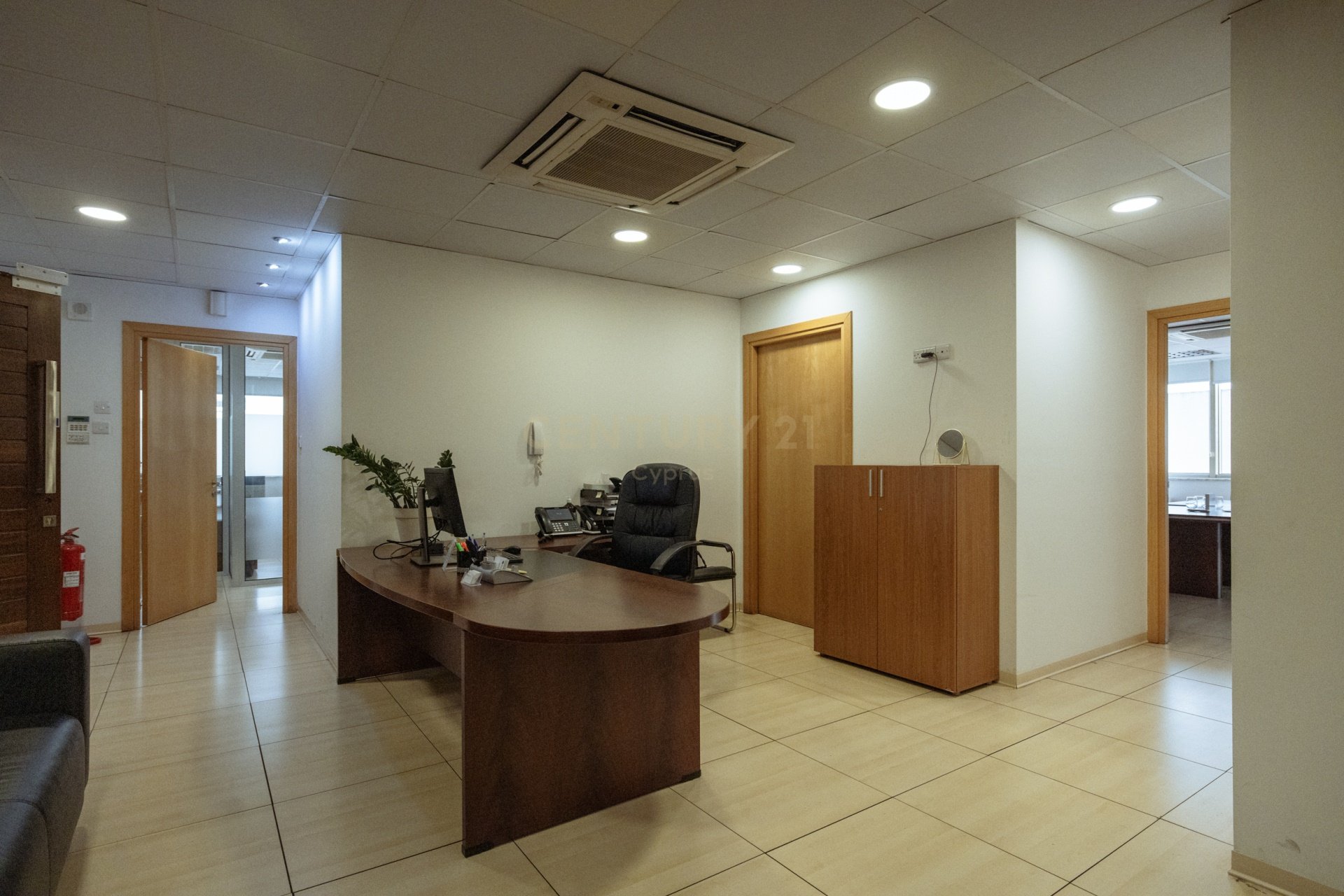 800m2 Local comercial en Limassol, Chipre No. 54120