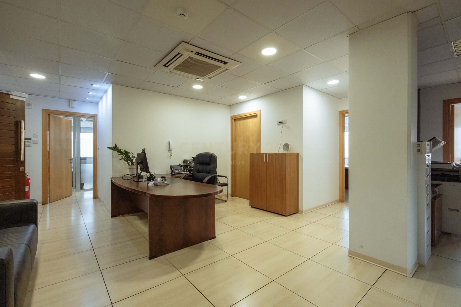 800m2 Local comercial en Limassol, Chipre No. 54120