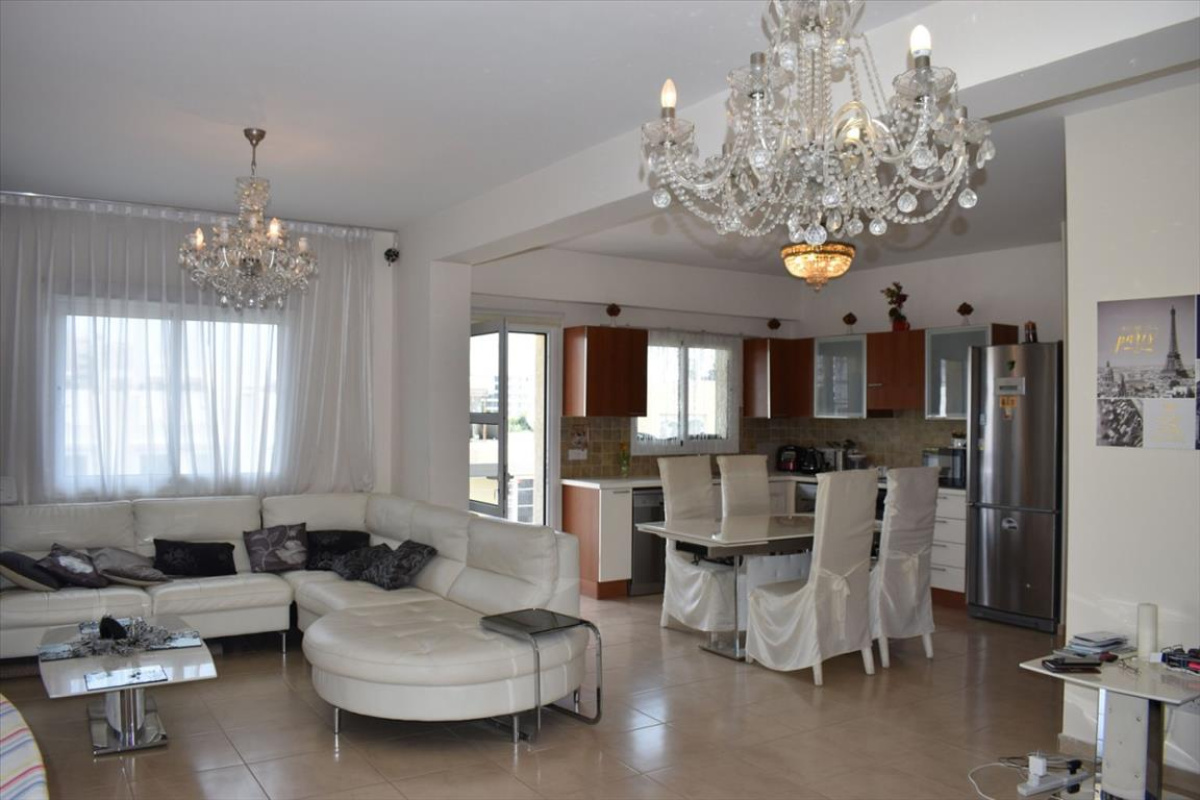 3 bedrooms Apartment in Limassol, Cyprus No. 38340