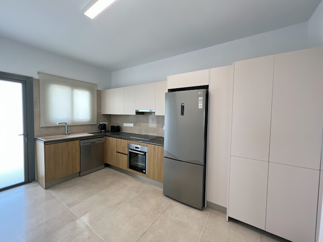 3 rooms Apartment in Larnaca, Larnaka, Cyprus No. 38948