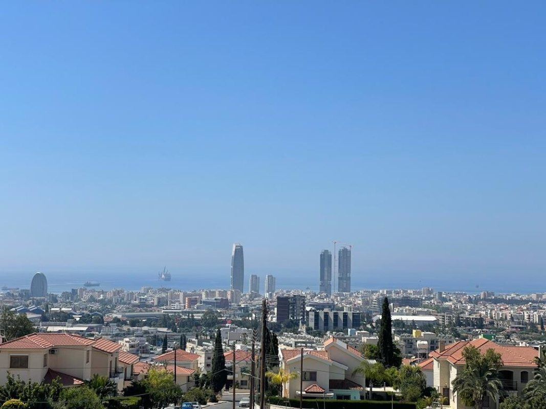 4 rooms Apartment in Limassol, Cyprus No. 38943