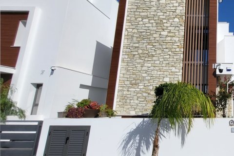 5 bedrooms Villa in Oroklini, Larnaka, Cyprus No. 48973
