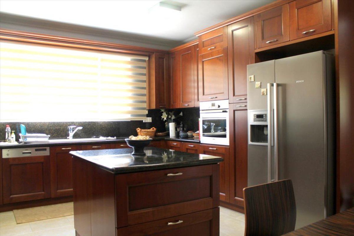 4 bedrooms Villa in Limassol, Cyprus No. 38280