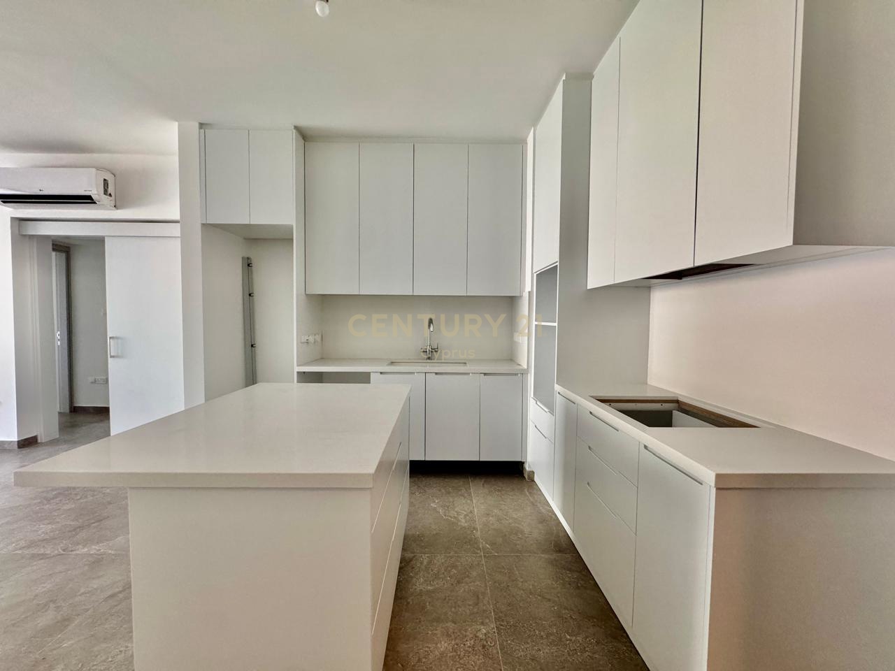 3 bedrooms Penthouse in Limassol, Cyprus No. 55426