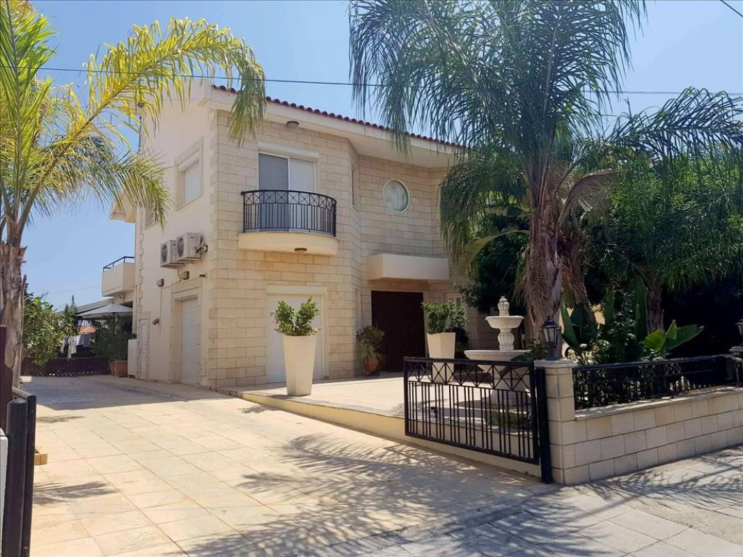 320m2 Villa in Limassol, Cyprus No. 38330