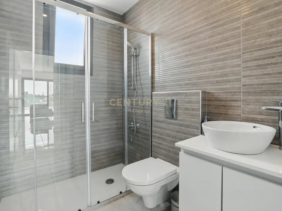 3 bedrooms Penthouse in Parekklisia, Limassol, Cyprus No. 55923
