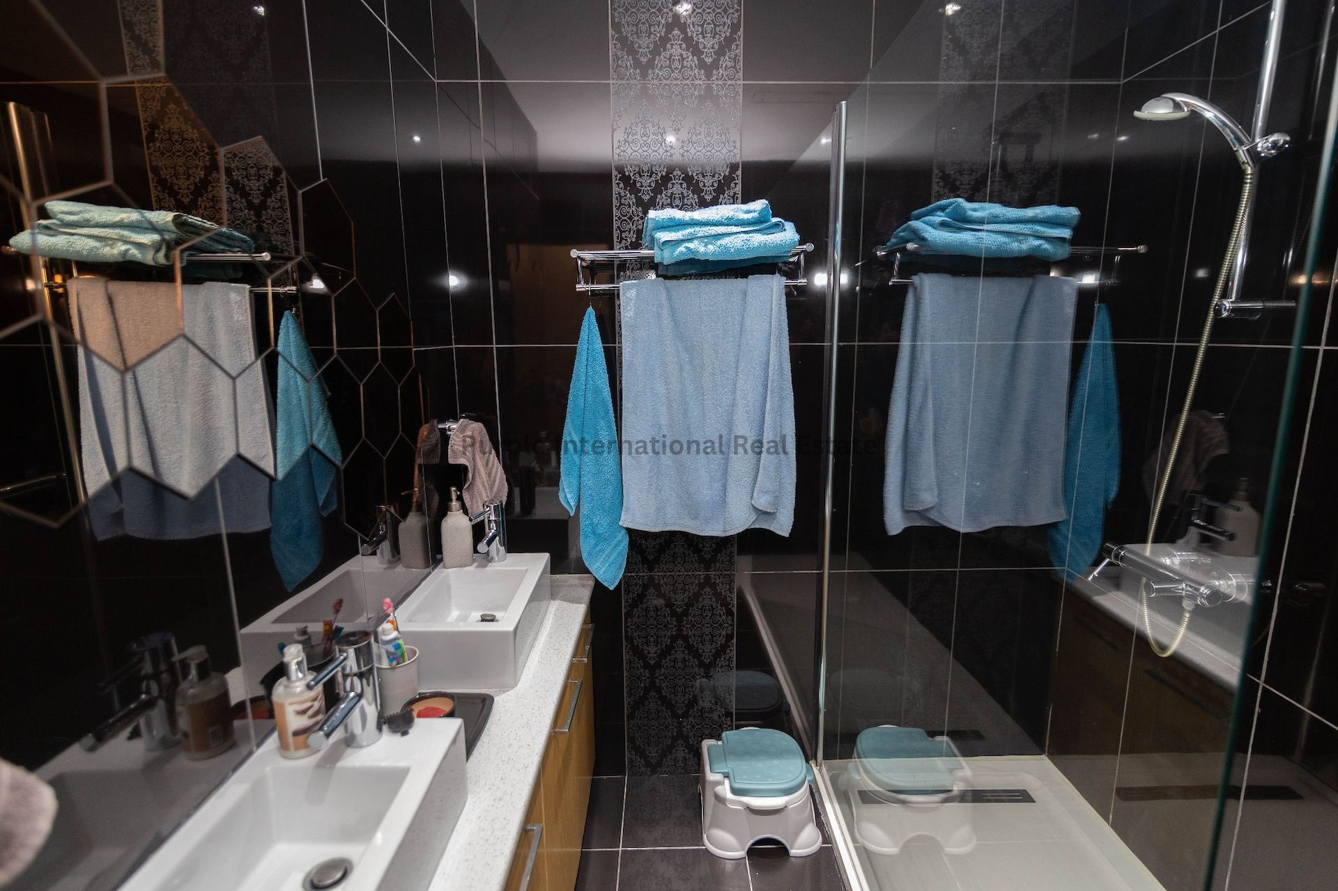 3 bedrooms Apartment in Larnaca, Larnaka, Cyprus No. 37509